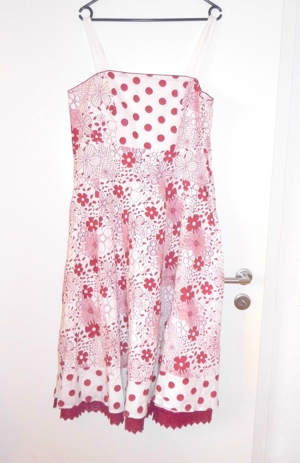 tolles nostalgisches weißes Sommerkleid mit roten Blumen Gr. 42 Bild 5