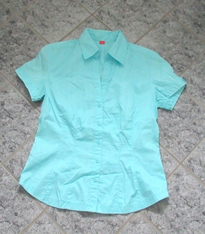 NEUWERTIGE helle blaue kurzärmelige Bluse von S.Oliver Größe 38
