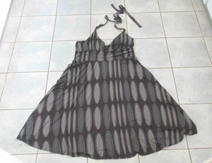 NEUWERTIGES grauschwarzes Neckholderkleid von Laura Scott M / L