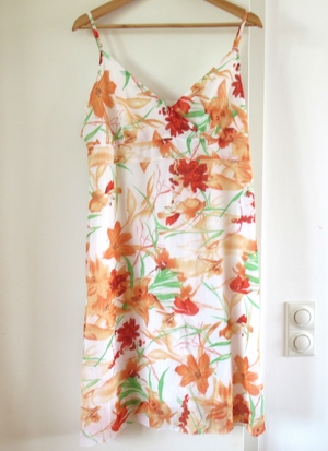 schönes geblümtes Trägerkleid Größe 42