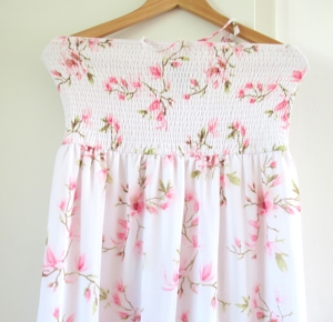 NEUW wunderschönes weißes langes Kleid mit rose Blumen M