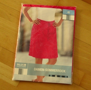 OVP roter Sommerrock mit Blumenmuster Größe 40