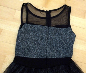 NEUWERTIGES schickes grauschwarzes Kleid Größe XS ohne Arm Bild 3