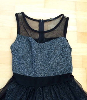 NEUWERTIGES schickes grauschwarzes Kleid Größe XS ohne Arm Bild 4
