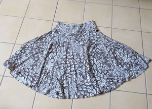 schöner weißbraun geblümter Rock von H&M Größe 34