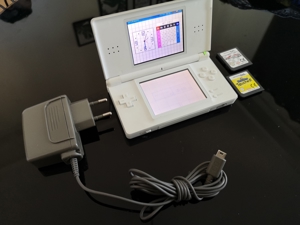 Nintendo DS Lite mit Mario Kart und WarioWare Touched Bild 1