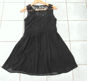 NEUWERTIGEs schwarzes Kleid oben Spitze von Vero Moda Gr. S