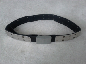 Cooler Nietenledergürtel mit Metall