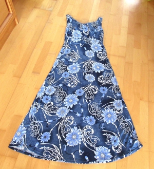 NEUWERTIGEs blauweißes Kleid Größe M von Sweet Girl