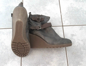 NEUE silbergraue Wedges Stiefeletten Größe 40 Bild 2