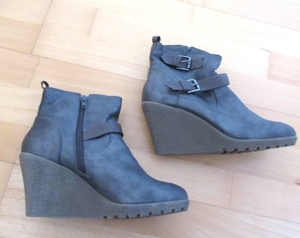 NEUE silbergraue Wedges Stiefeletten Größe 40 Bild 3