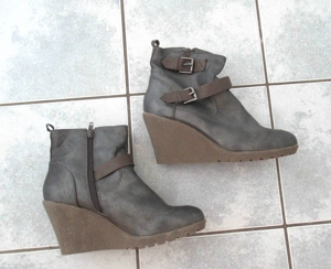 NEUE silbergraue Wedges Stiefeletten Größe 40