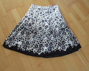 schöner schwarzweißer Rock von Athen größe 38