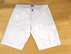 weiße geriffelte Bermuda Größe 36 entspricht gr. 54 von S.Oliver