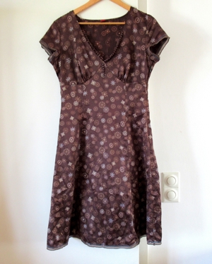 NEUWERTIGES braunes Kleid mit Muster Esprit Größe 38