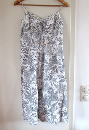 NEUWERTIGES weißes Kleid mit schwarzen Blumen Esprit Gr. 36 Bild 1