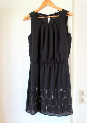 NEUES schwarzes Kleid unten silbernes Muster Gr. S Vero Moda