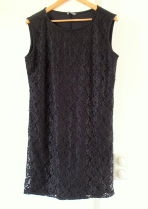 schwarzes Kleid mit gehäkelter 2 Lage vorne Größe XL