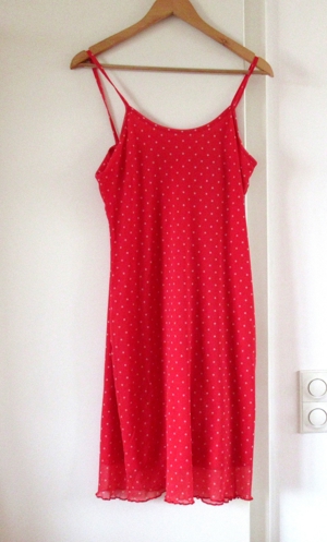 NEUWERTIGES rotes Kleid mit weißen Tupfen Gr. 36 / 38