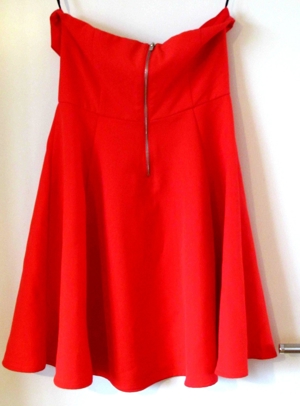 NEUES rotes schulterfreies Kleid Gr. 36 mit schwingendem Rock Bild 4