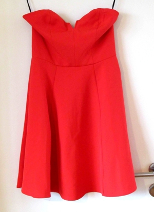 NEUES rotes schulterfreies Kleid Gr. 36 mit schwingendem Rock Bild 3