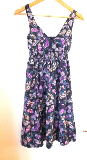 NEUWERTIGES schwarzes Kleid mit lila Schmetterlingen Gr. 34 Bild 2