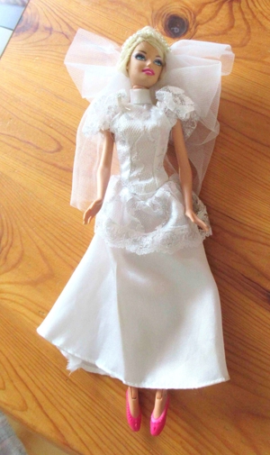 Barbiepuppe im Hochzeitskleid von 2009 Bild 1