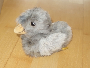 Steiff kleine weißgraue Ente mit Piepen beim Drücken Höhe ca 13 cm Bild 1