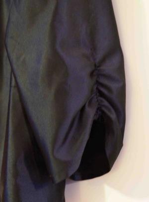 NEU / kurzärmeliges schwarzglänzendes Abendkleidjäckchen Größe 40 Bild 3