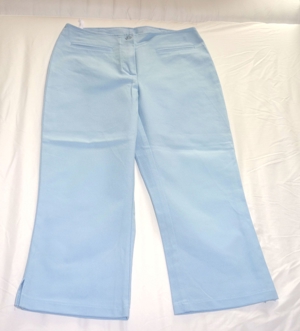 NEU hellblaue Bermuda Jeans Größe 36/38