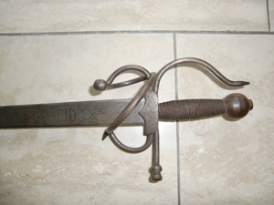 altes spanisches Schwert mit Bügelgriff Bild 1
