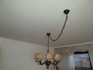 Tolle Wohnzimmer Lampe mit 8 Lederbezogen Schirmchen Bild 4