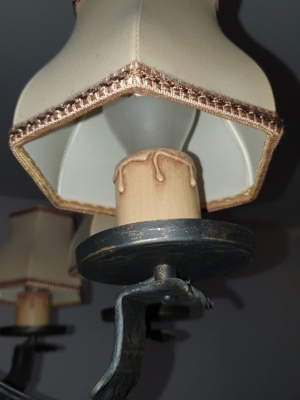 Tolle Wohnzimmer Lampe mit 8 Lederbezogen Schirmchen Bild 3