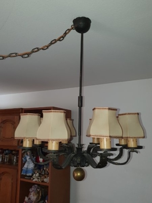 Tolle Wohnzimmer Lampe mit 8 Lederbezogen Schirmchen Bild 2