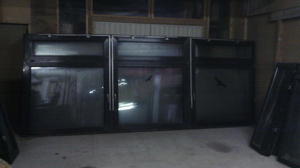 Fenster 23 stk schwarz Kunststoff mit zaluzi elektro motor hoch-1m85cm. breit-1m55cm Bild 5