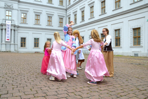 Händel spielt in Weissenfels.Kindertheater mit Ilonka Struve im Schloss Wwissenfels Bild 1