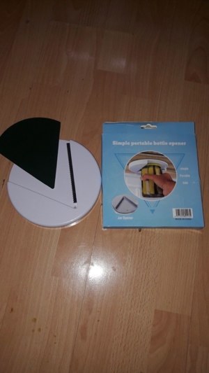 Simple portable bottle opener