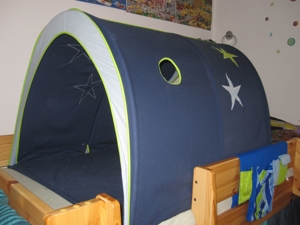 HOPPEKIDS Tunnel für Kinderbett / Hochbett / dunkelblau mit Sternen / Länge 1 m Bild 1