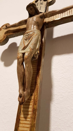 Barock Kapelle Kruzifix 18/19 Jh. Holz geschnitzt bemalt z.T. goldstaffiert 76cm 2 Kerzen Bild 7