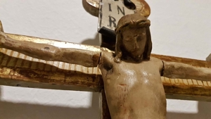 Barock Kapelle Kruzifix 18/19 Jh. Holz geschnitzt bemalt z.T. goldstaffiert 76cm 2 Kerzen Bild 6