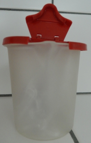 TUPPERWARE Milchkännchen klar mit Deckel rot 574-8 Bild 2