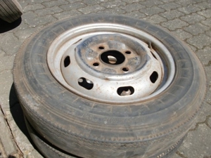 Oldtimerteile für VW-Bulli Reifen Sammlerstücke Bild 1