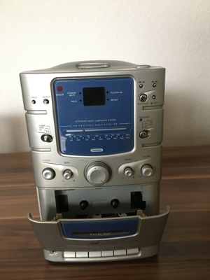 "ClaTronic HiFi", Musikcenter Microanlage, Modell: "MC 1000 CD" Bild 2
