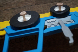 witzige Kinder-Garderobe Traktor-Form NEU echt was Besonderes GESCHENK HOLZ Bild 3