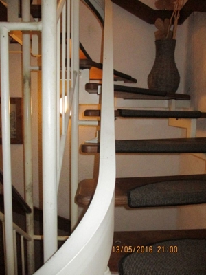 Neuwertiger Treppenlift über 2 .Etagen! Schiene durch Einzelteile anpassbar! Bild 8