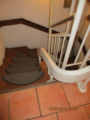 Neuwertiger Treppenlift über 2 .Etagen! Schiene durch Einzelteile anpassbar! Bild 6