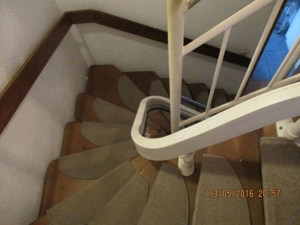 Neuwertiger Treppenlift über 2 .Etagen! Schiene durch Einzelteile anpassbar! Bild 3