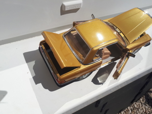 Modellautos 1:18--350 Coupe Mercedes Benz ---Sun Star OVP