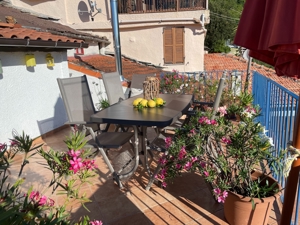 Sonnige Ferienwohnung mit großer Dachterrasse und Meerblick Italien Blumenriviera Bild 15