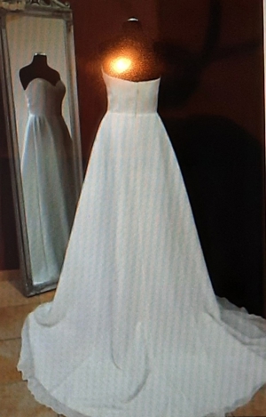 Brautkleid mit Schleppe Bild 3